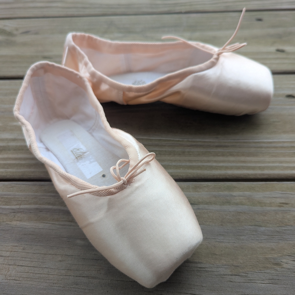 Nikolay Elite Pointe Shoes. Size 4, 1X, M Shank